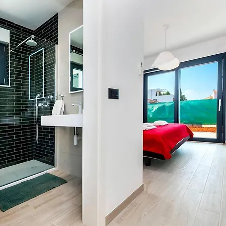 2 Bedroom Awesome In Сasa de vacaciones Rovinj