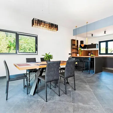 Сasa de vacaciones 2 Bedroom Awesome In