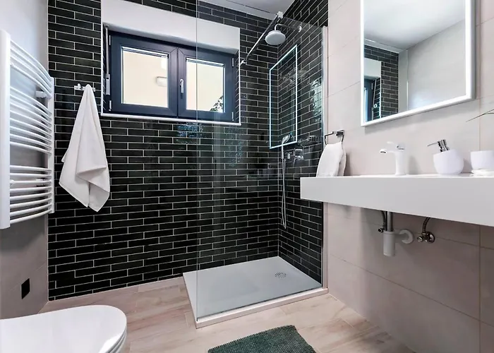 2 Bedroom Awesome In Feriehus Rovinj
