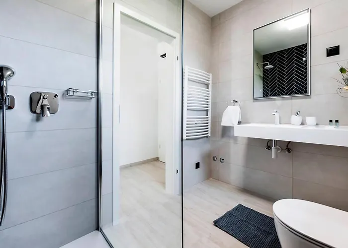 2 Bedroom Awesome In Rovinj