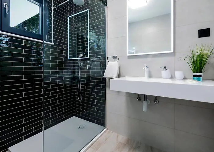 2 Bedroom Awesome In * Rovinj