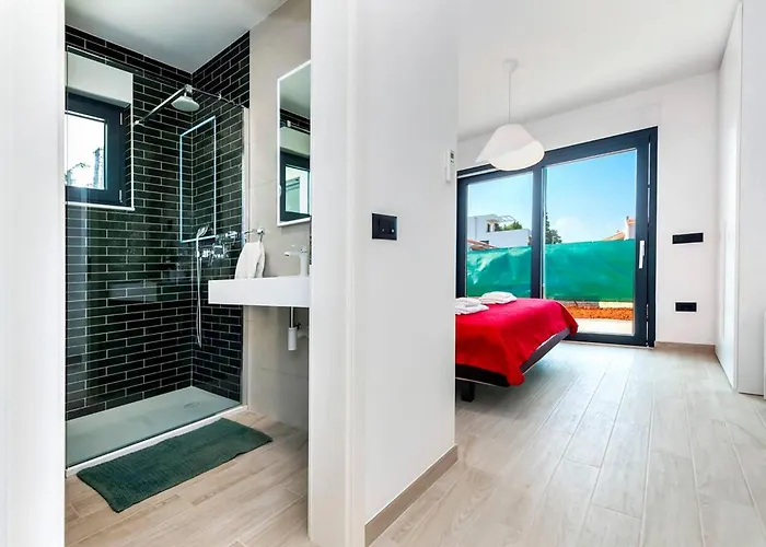 2 Bedroom Awesome In Feriehus Rovinj