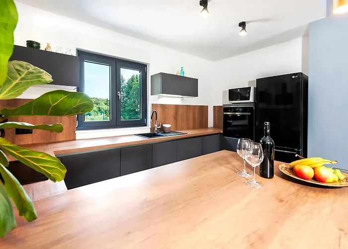 2 Bedroom Awesome In Rovinj