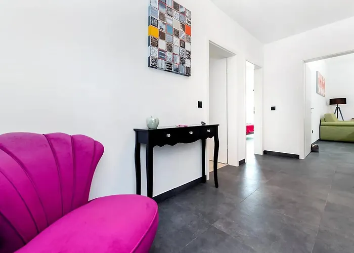 2 Bedroom Awesome In Rovinj