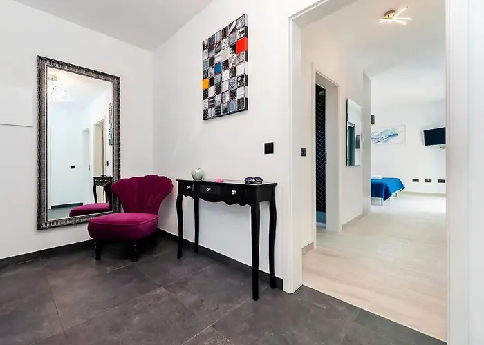 2 Bedroom Awesome In * Rovinj