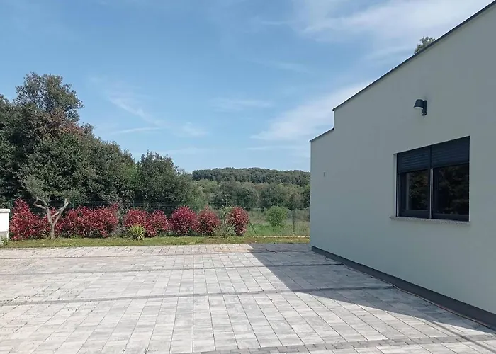 2 Bedroom Awesome In Rovinj