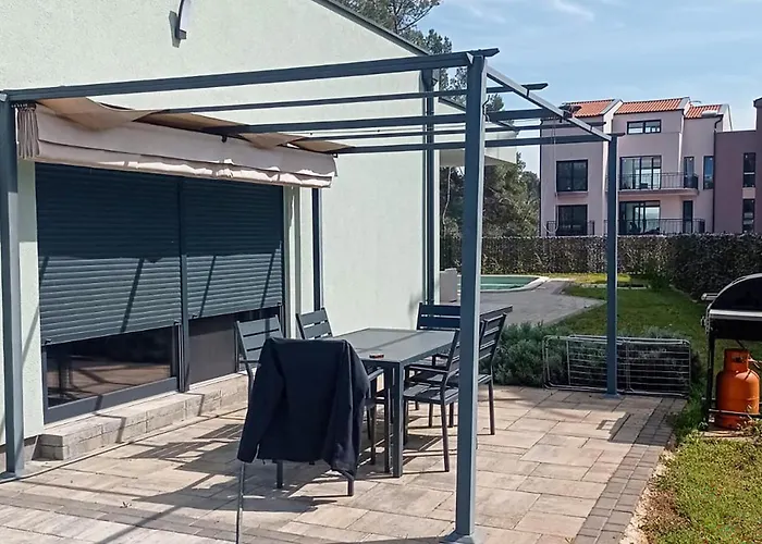 2 Bedroom Awesome In Rovinj